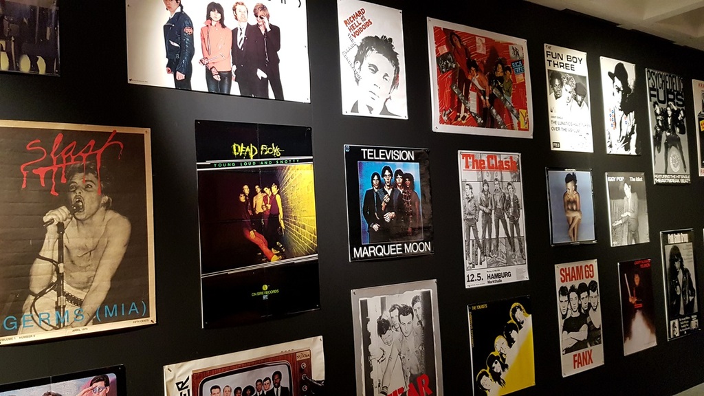 affiches et flyers expo punk graphics adam brussels