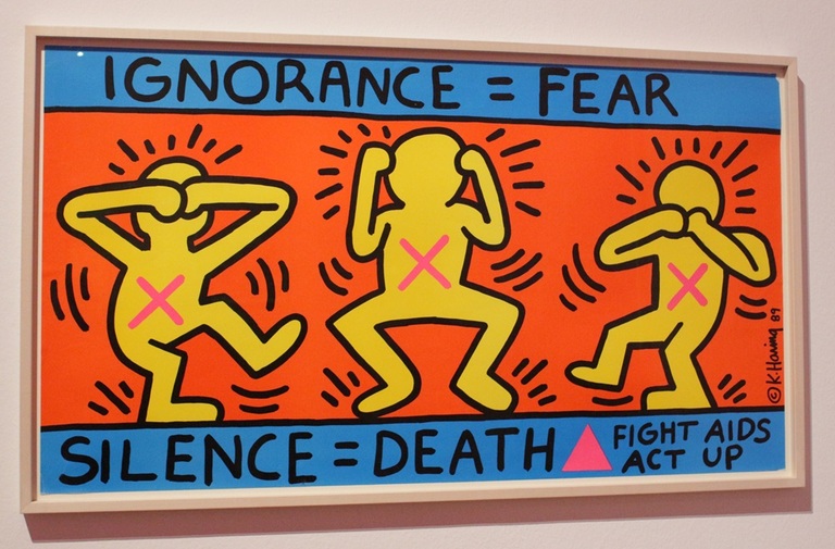 tableau keith haring avec 3 personnages jaunes