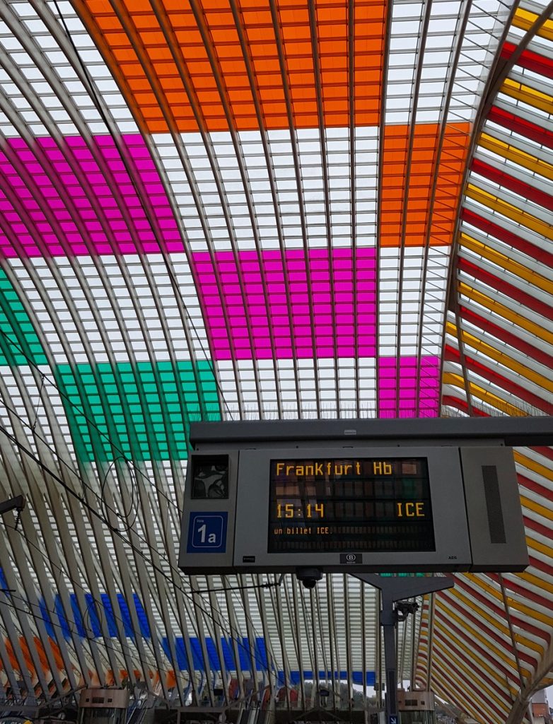 panneau affichage dans gare liege guillemins