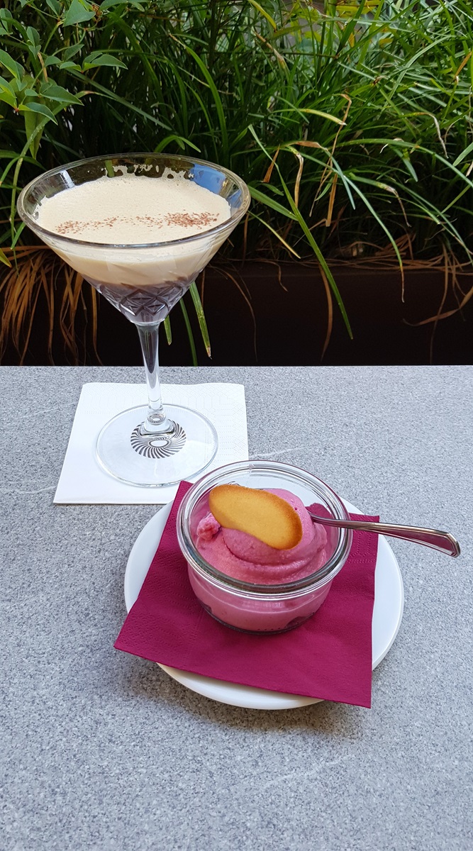 café froid et boule de glace