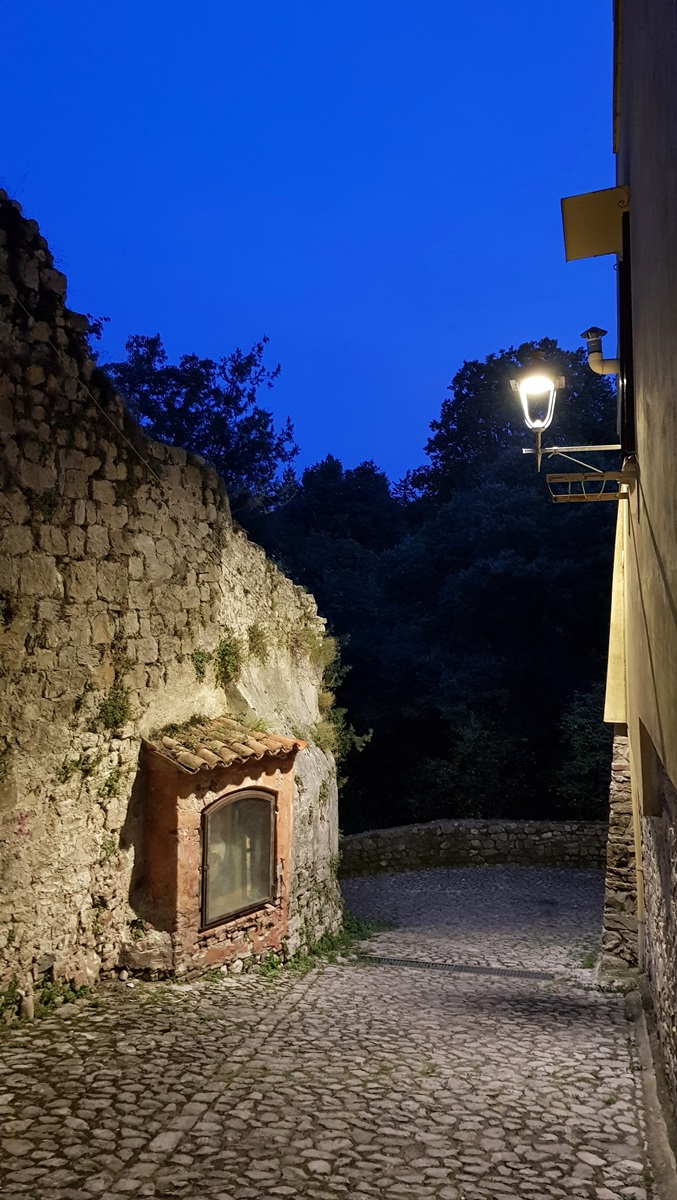 ruelle la nuit à cividale
