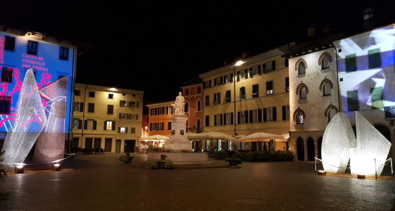 place paolo diacono avec son et lumière la nuit à cividale