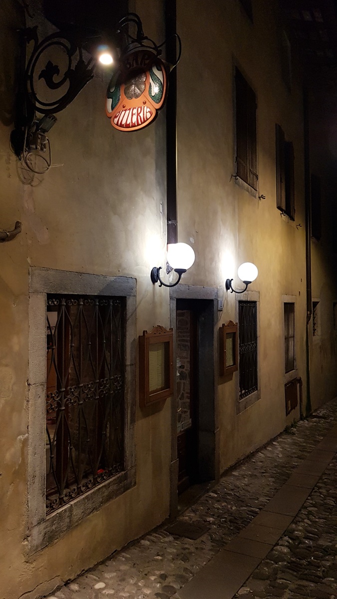 façade éclairée ristorante 4S à cividale