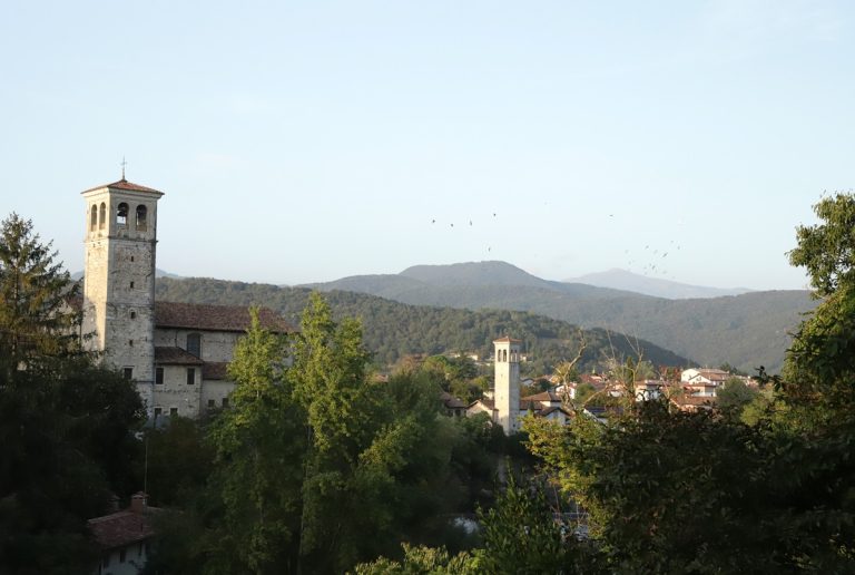 vue sur le temple lombard et la ville de cividale del friuli
