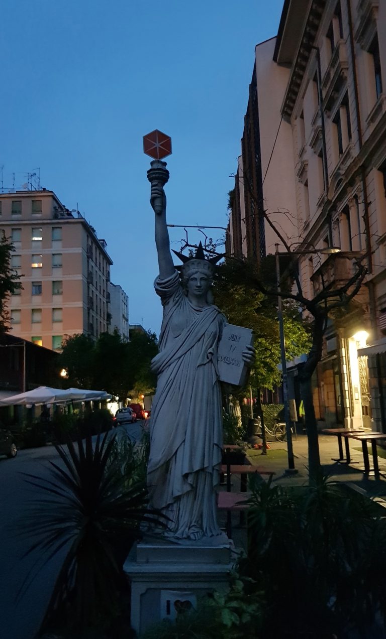 petite statue liberté udine